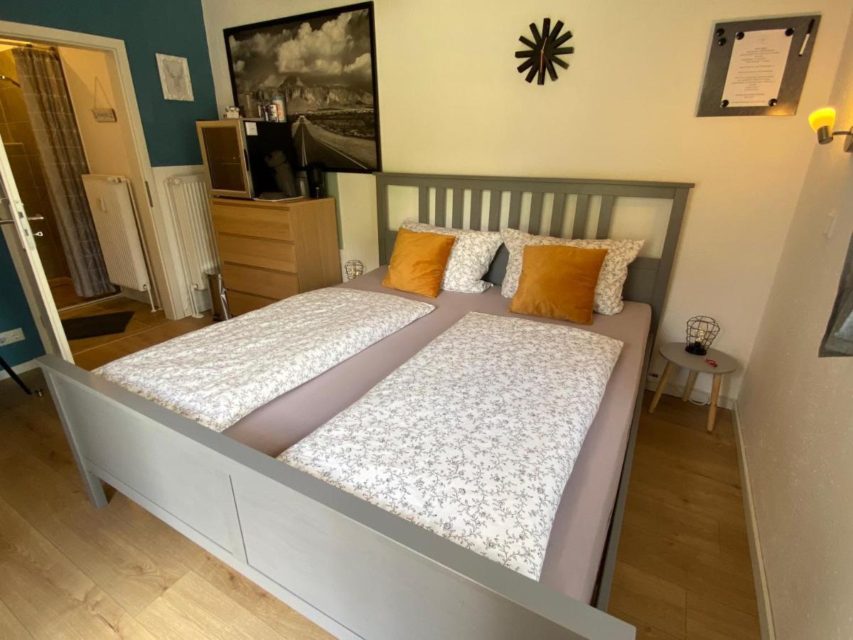 Kleines Doppelzimmer mit eigenem Bad und Kühlschrank, frisch saniert Friedrichskoog Exterior foto