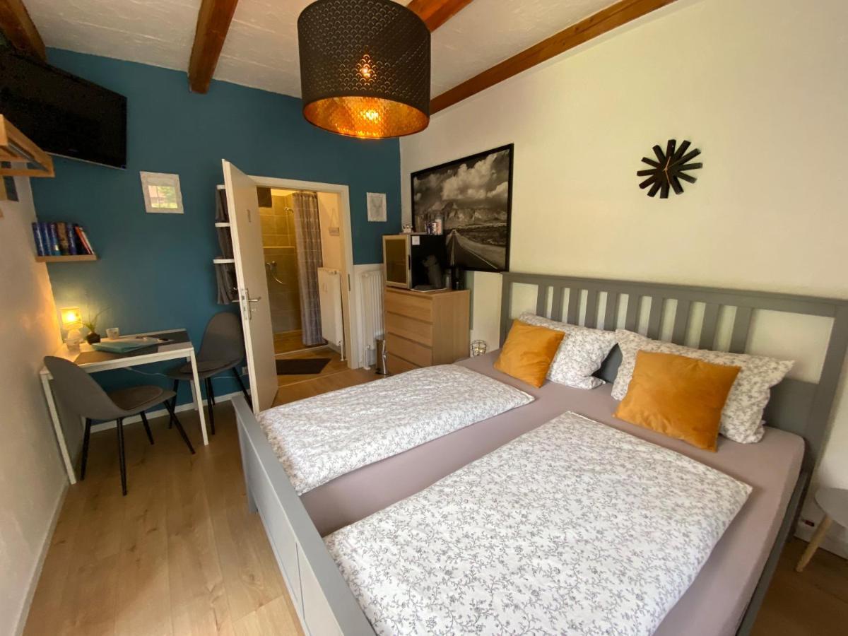 Kleines Doppelzimmer mit eigenem Bad und Kühlschrank, frisch saniert Friedrichskoog Exterior foto