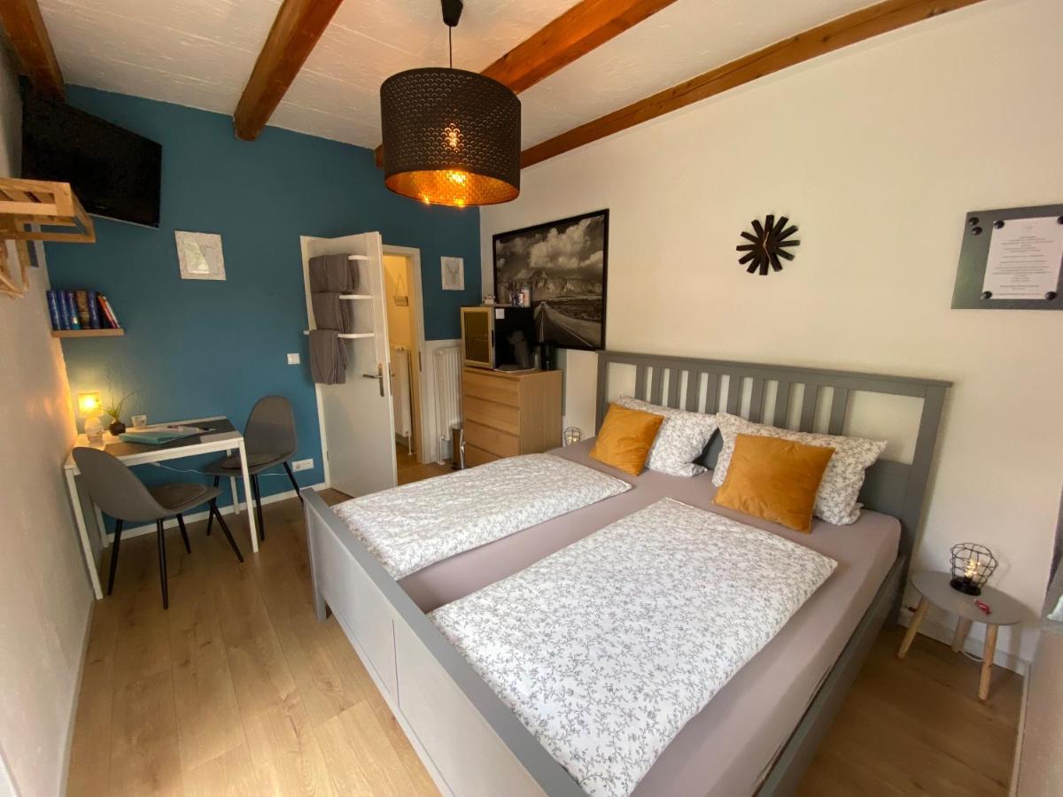 Kleines Doppelzimmer mit eigenem Bad und Kühlschrank, frisch saniert Friedrichskoog Exterior foto