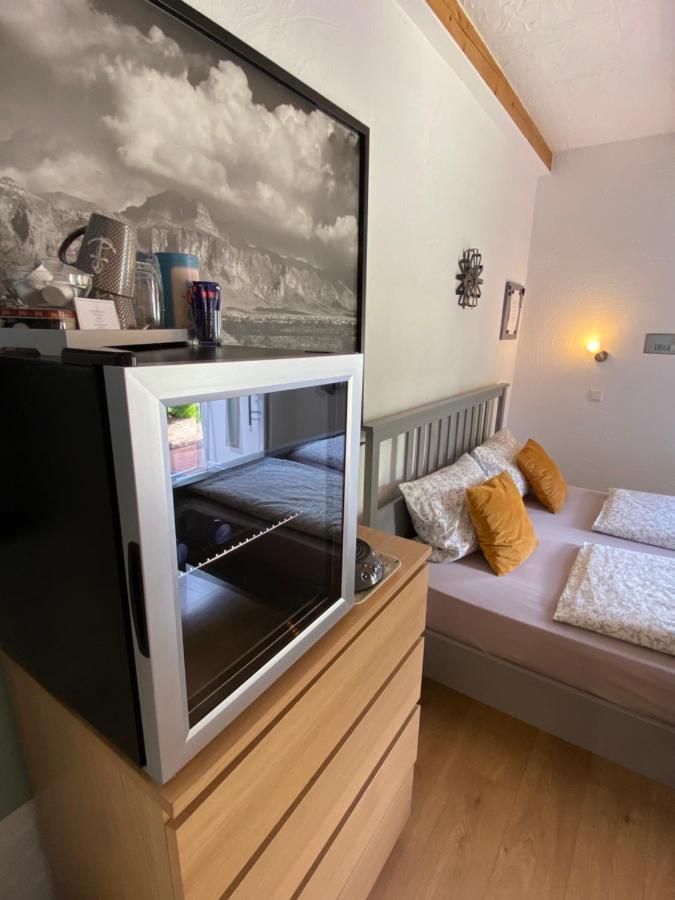 Kleines Doppelzimmer mit eigenem Bad und Kühlschrank, frisch saniert Friedrichskoog Exterior foto
